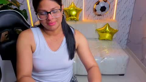 Snapshot of sarah_bay_tx chatting on June 19, 9:29 pm sarah_bay_tx online show from June 19, 9:29 pm