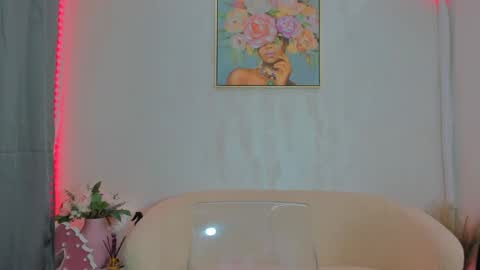 Snapshot of sarah_blake_ chatting on April 23, 12:29 pm Sara online show from April 23, 12:29 pm