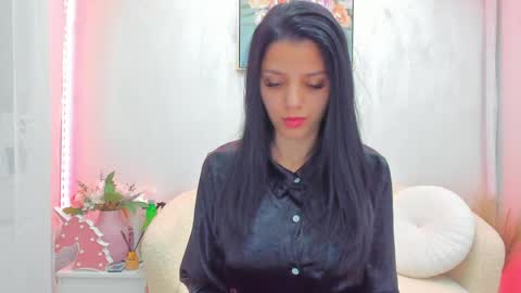 Snapshot of sarah_blake_ chatting on April 24, 8:39 am Sara online show from April 24, 8:39 am