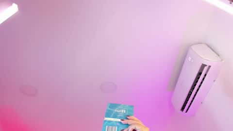 Sarah Bonneth online show from February 6, 11:57 am