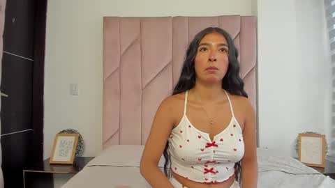 Snapshot of sarah_collens_ chatting on May 12, 11:40 am sarah_collens_ online show from May 12, 11:40 am