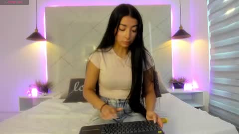 sarah_collens_ online show from July 14, 11:16 am