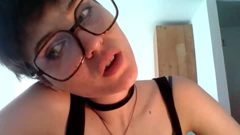 Sarah online show from March 1, 3:25 pm