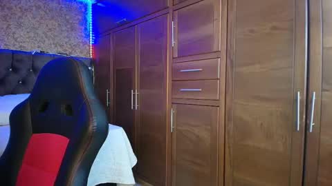 Snapshot of sarah_escobarr_ chatting on February 12, 12:00 pm Sarah online show from February 12, 12:00 pm