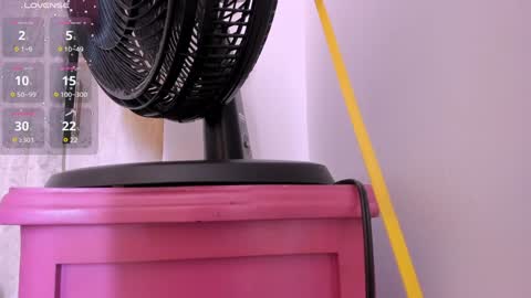 Snapshot of sarah_horny69 chatting on December 17, 11:27 pm Call me MY LOVE online show from December 17, 11:27 pm