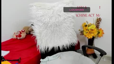 Snapshot of sarah_sweett chatting on May 25, 3:40 pm Sarah online show from May 25, 3:40 pm