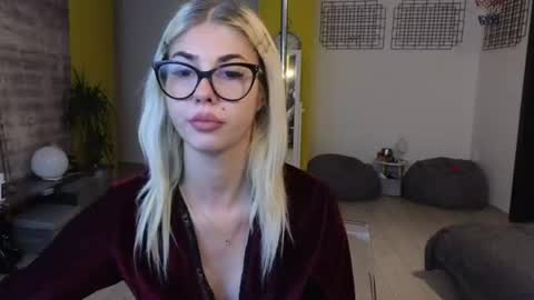 Snapshot of sarahcamsx chatting on June 17, 7:48 pm sarahcamsx online show from June 17, 7:48 pm