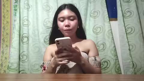 Snapshot of sarahcyganiewicz chatting on May 18, 4:07 am Sophia online show from May 18, 4:07 am