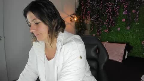 Sarah Deyvis online show from February 16, 1:07 pm