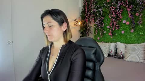 Sarah Deyvis online show from March 2, 1:51 pm