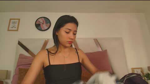 Snapshot of sarahevans__ chatting on December 22, 11:22 am Sarah Evans online show from December 22, 11:22 am