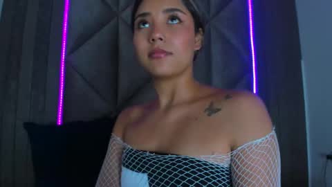 Snapshot of sarahevans__ chatting on March 6, 2:51 am Sarah Evans online show from March 6, 2:51 am