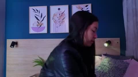 Snapshot of sarahmiler_ chatting on March 2, 12:34 pm Sarah online show from March 2, 12:34 pm