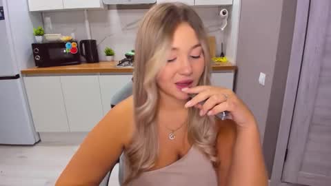 Sarah online show from September 15, 7:14 pm