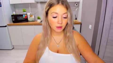 Sarah online show from October 11, 1:42 pm