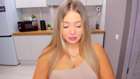 Sarah online show from October 20, 2:39 pm