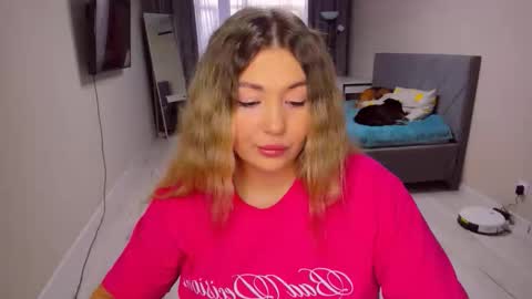 Snapshot of sarahmils chatting on February 11, 1:49 pm Sarah online show from February 11, 1:49 pm