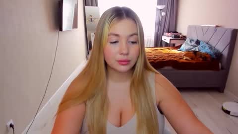Snapshot of sarahmils chatting on May 29, 1:42 pm Sarah online show from May 29, 1:42 pm