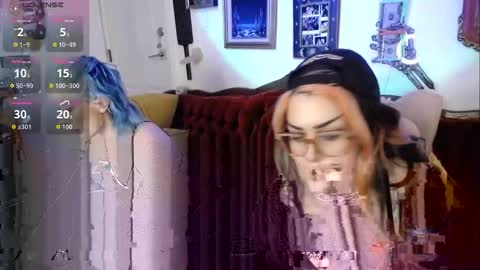 Snapshot of sarahmoonsg chatting on February 26, 4:44 am Sarah Moon online show from February 26, 4:44 am