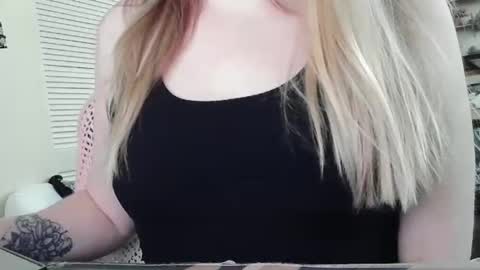 Snapshot of sarahmummy chatting on February 9, 9:08 pm Sarah online show from February 9, 9:08 pm