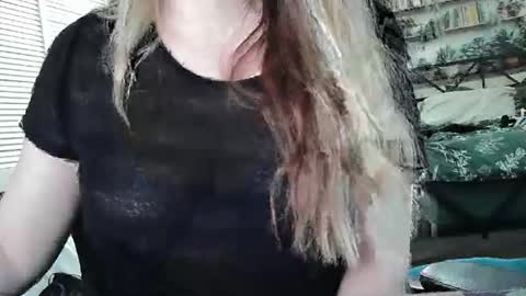 Snapshot of sarahmummy chatting on February 23, 9:34 pm Sarah online show from February 23, 9:34 pm