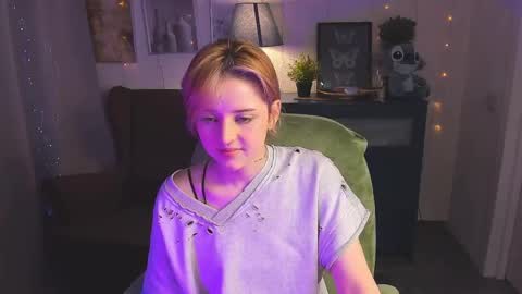 Snapshot of sarahshelby chatting on May 22, 9:20 pm Sarah online show from May 22, 9:20 pm