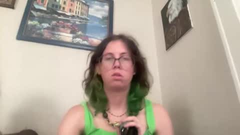 Snapshot of sarahsmilesxo chatting on May 25, 10:16 pm Sarah Smiles online show from May 25, 10:16 pm