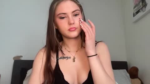 SarahxOliver online show from February 3, 4:01 pm