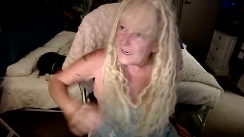    online show from March 3, 12:05 pm