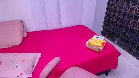 Sara  online show from February 19, 12:00 pm