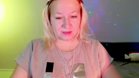 Snapshot of sarakatherin chatting on October 17, 3:53 am Sara online show from October 17, 3:53 am