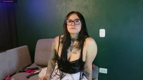 Snapshot of saratrita chatting on June 9, 2:01 am Sara Herrera online show from June 9, 2:01 am