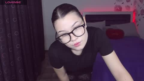 Snapshot of saravivid chatting on May 5, 11:29 am SaraVivid online show from May 5, 11:29 am