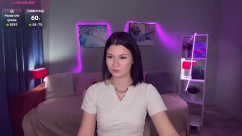 Snapshot of saravivid chatting on May 25, 12:33 pm SaraVivid online show from May 25, 12:33 pm