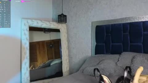 Snapshot of sarawilliamss_ chatting on December 21, 9:44 am Sara W online show from December 21, 9:44 am