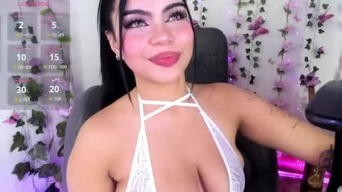 saray__jones online show from July 13, 7:49 pm