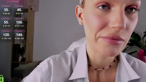 Your Selena 3 online show from April 3, 3:04 am