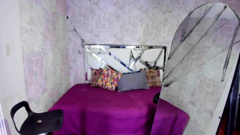 sarah online show from October 31, 12:00 am