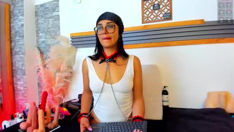 Snapshot of saritalove_ chatting on February 20, 2:41 am Sara online show from February 20, 2:41 am
