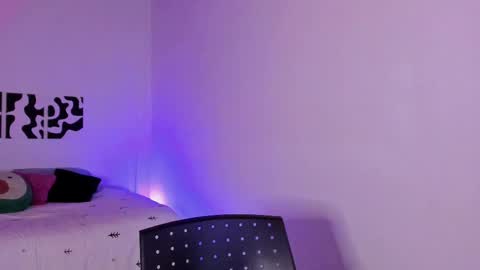 Snapshot of sarrah_3 chatting on February 9, 8:13 pm Sara online show from February 9, 8:13 pm