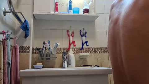 Snapshot of sasha999111 chatting on December 21, 9:23 am Eldak23 online show from December 21, 9:23 am