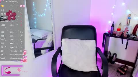 Snapshot of sasha_brattz chatting on February 12, 11:55 pm Sasha Brattz online show from February 12, 11:55 pm