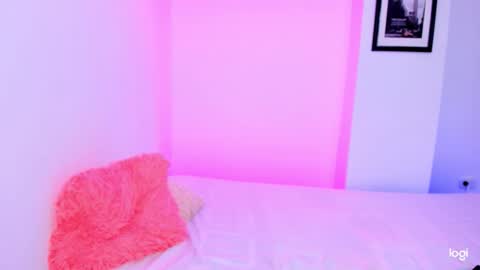 Snapshot of sasha_fox0 chatting on March 24, 11:21 pm emy online show from March 24, 11:21 pm