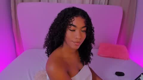Snapshot of sasha_fox0 chatting on April 21, 1:42 am emy online show from April 21, 1:42 am