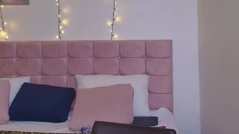 Snapshot of sasharosee2 chatting on September 19, 12:17 pm S A S H A R O S E online show from September 19, 12:17 pm