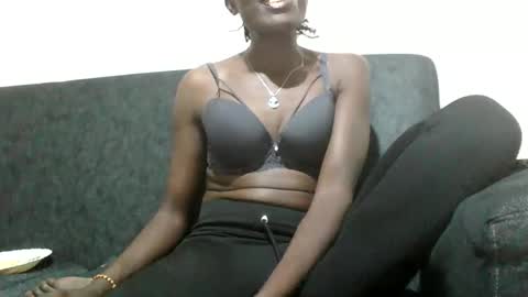 sassy_bloom22 online show from January 15, 5:49 pm