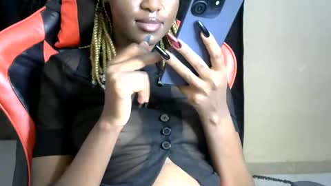 Snapshot of sassy_lyne chatting on June 2, 1:07 am sassy_lyne online show from June 2, 1:07 am