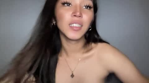 Snapshot of sassy_yourgirlxxxx chatting on February 22, 12:34 am Sassygirl online show from February 22, 12:34 am