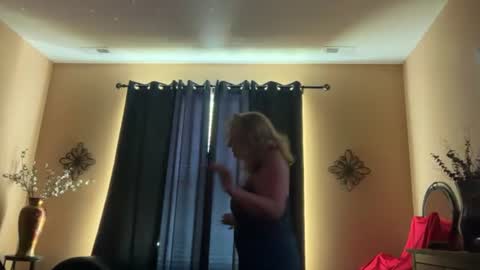 sassyhotwife00 online show from June 16, 7:05 pm