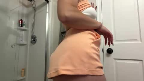 sassysquirtsmmm online show from May 26, 8:27 pm